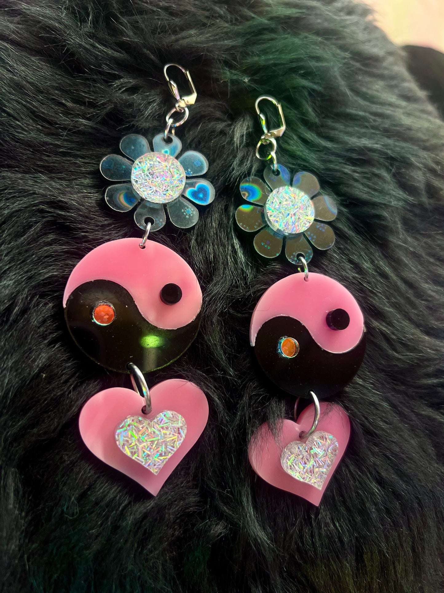 Pastel goth yinyang Earrings 🩷☯️🩷