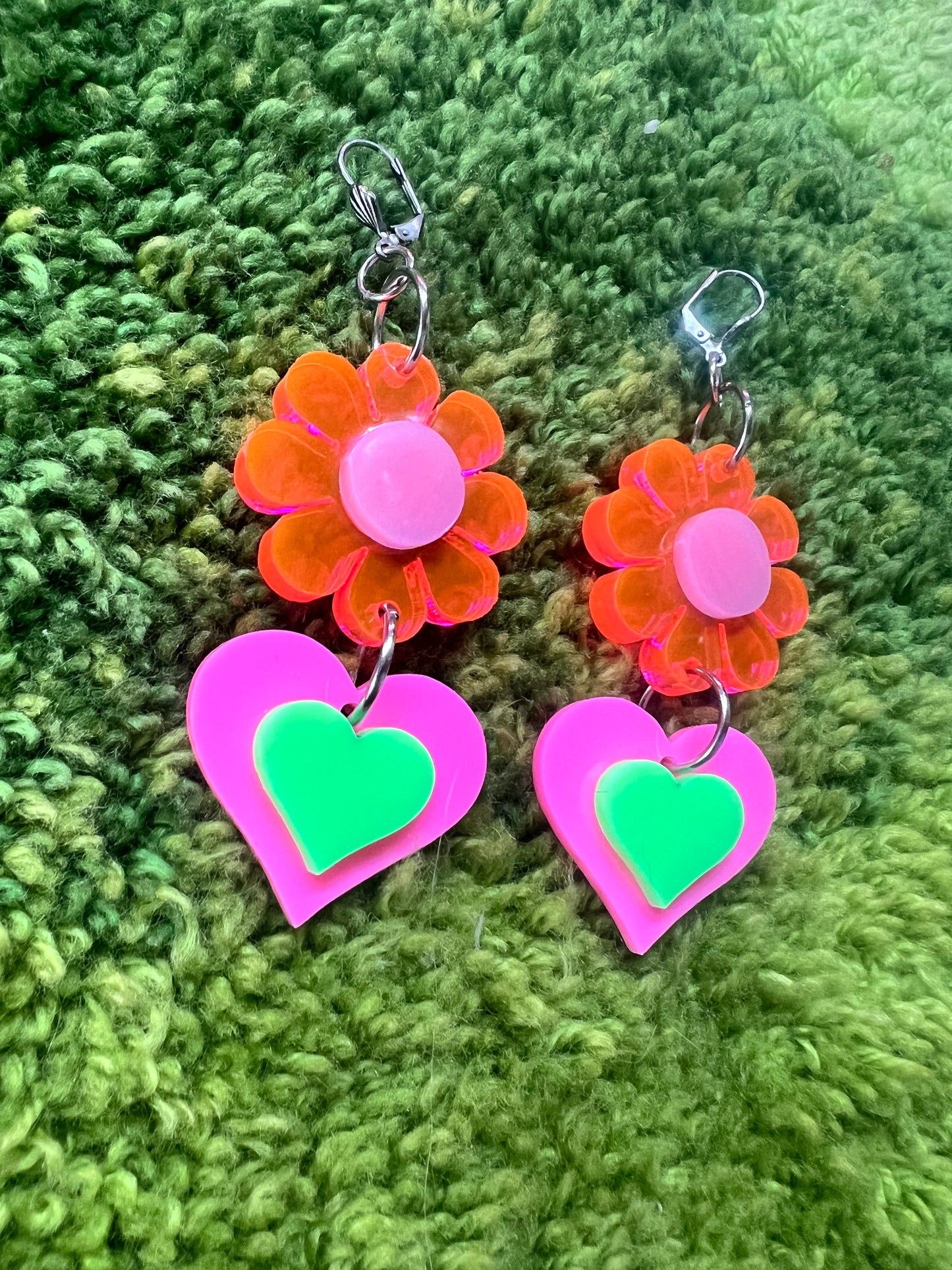 Groove is in the heart love drip Earrings 🌸💓one of a kind💓🌸