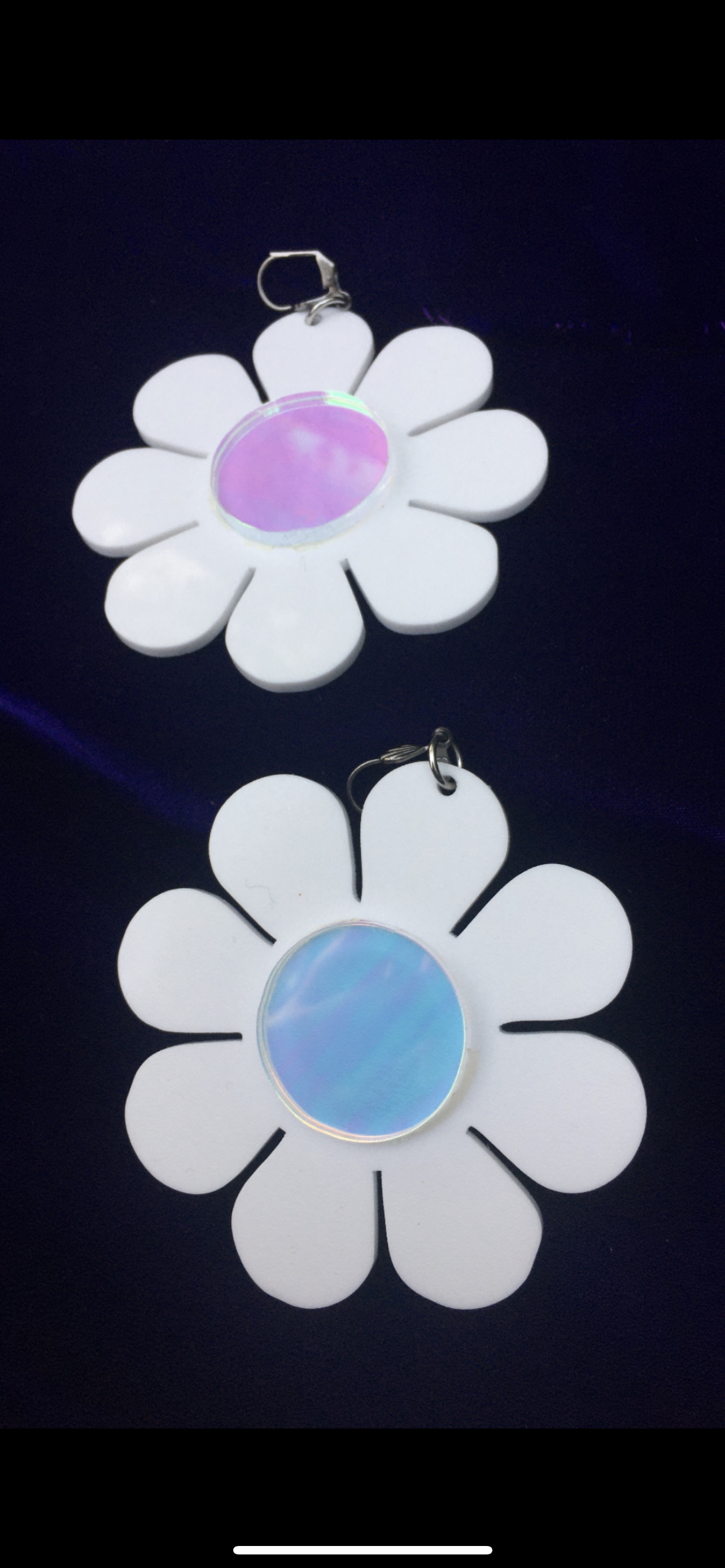 Flower Power Earrings white/holo