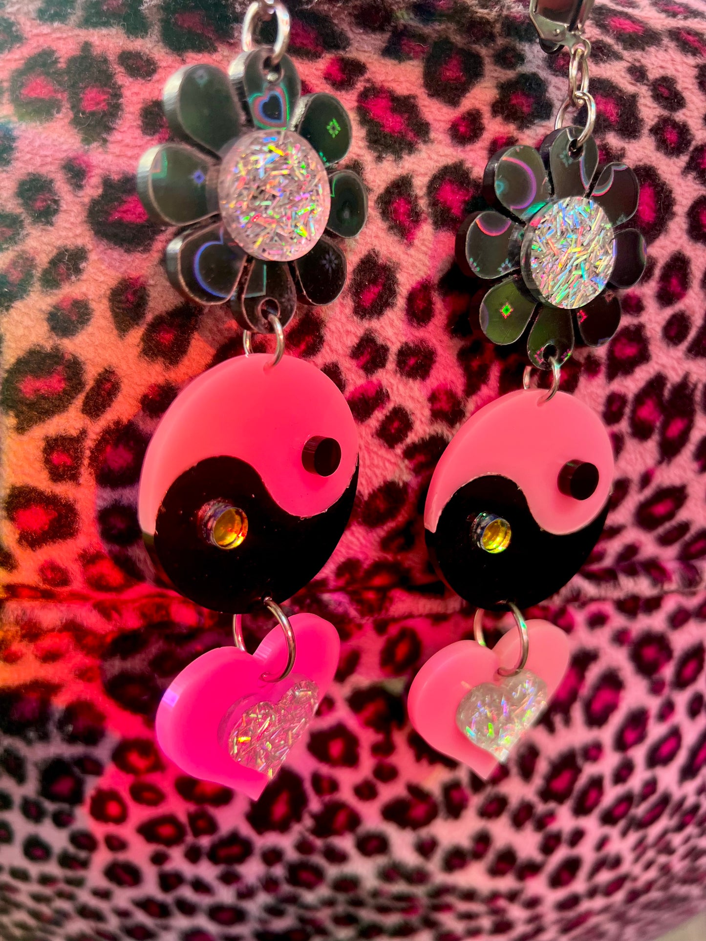 Pastel goth yinyang Earrings 🩷☯️🩷