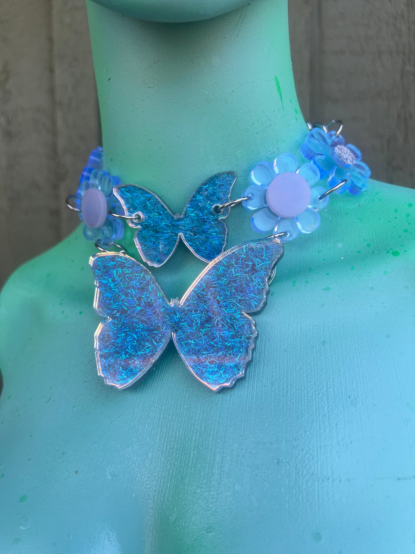 Icy Butterfly dreams collar 🦋 choker (uv reactive)