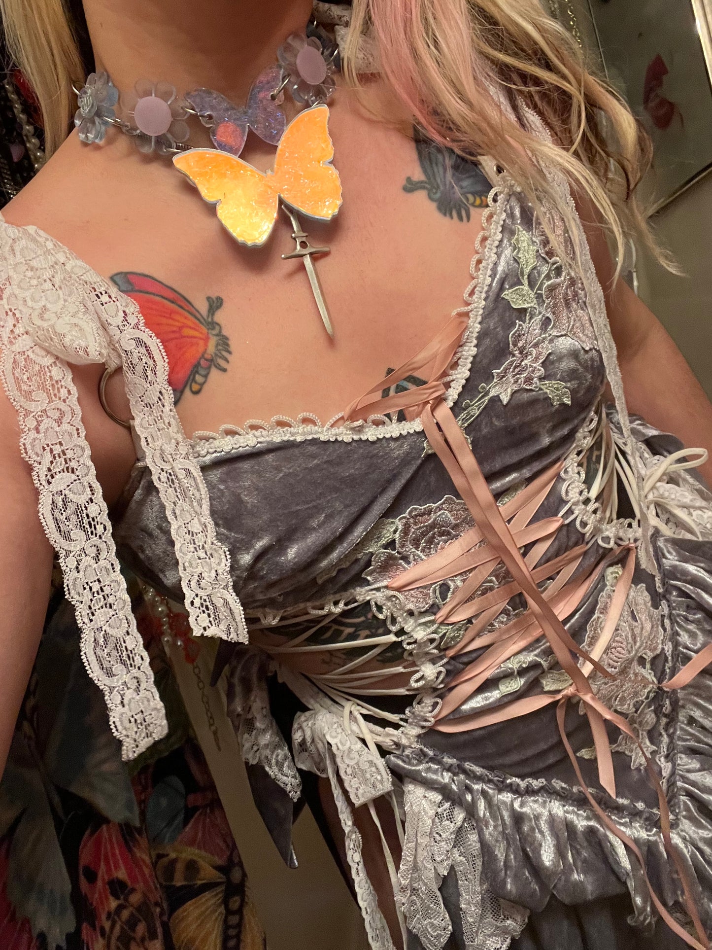 Icy Butterfly dreams collar 🦋 choker (uv reactive)