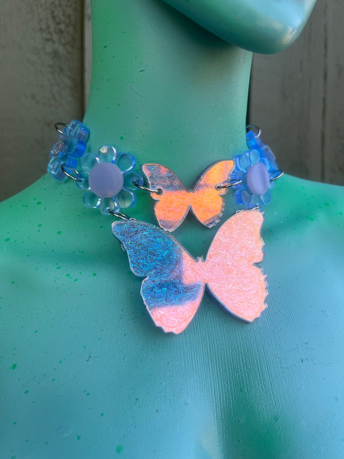 Icy Butterfly dreams collar 🦋 choker (uv reactive)