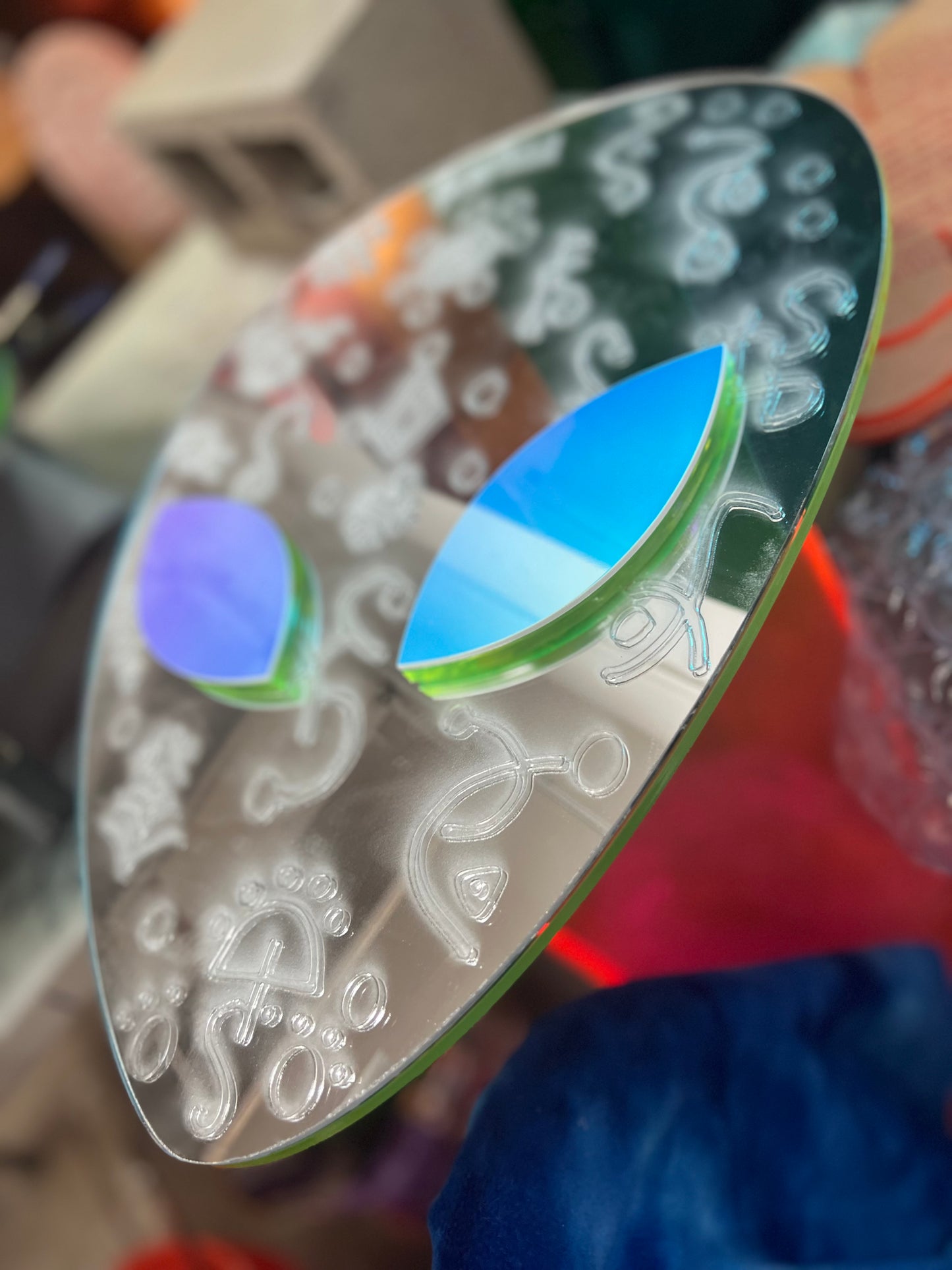 Neon Alien artifact Mirror 👽 UV reactive ⭐️💿⭐️