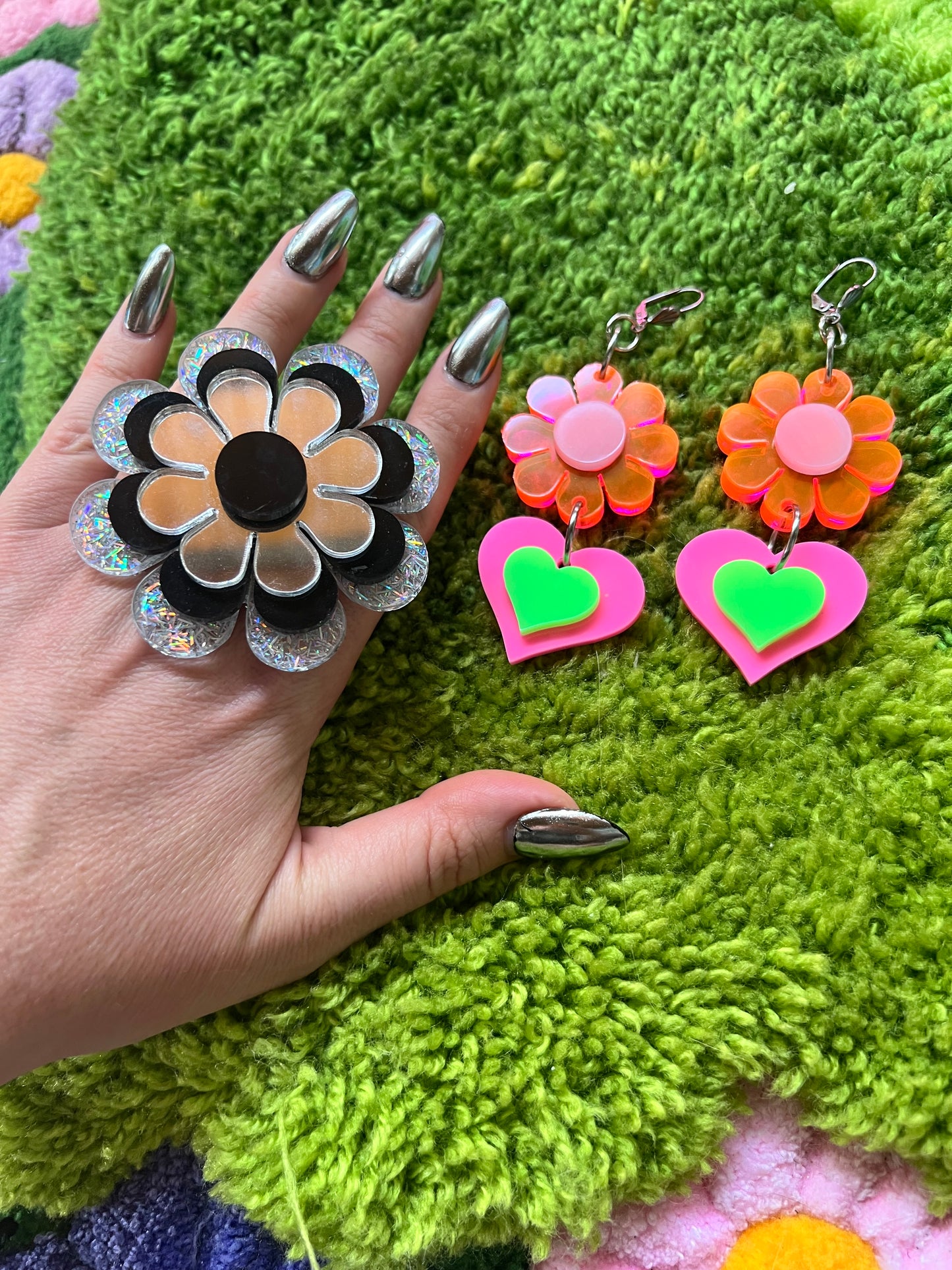 Groove is in the heart love drip Earrings 🌸💓one of a kind💓🌸