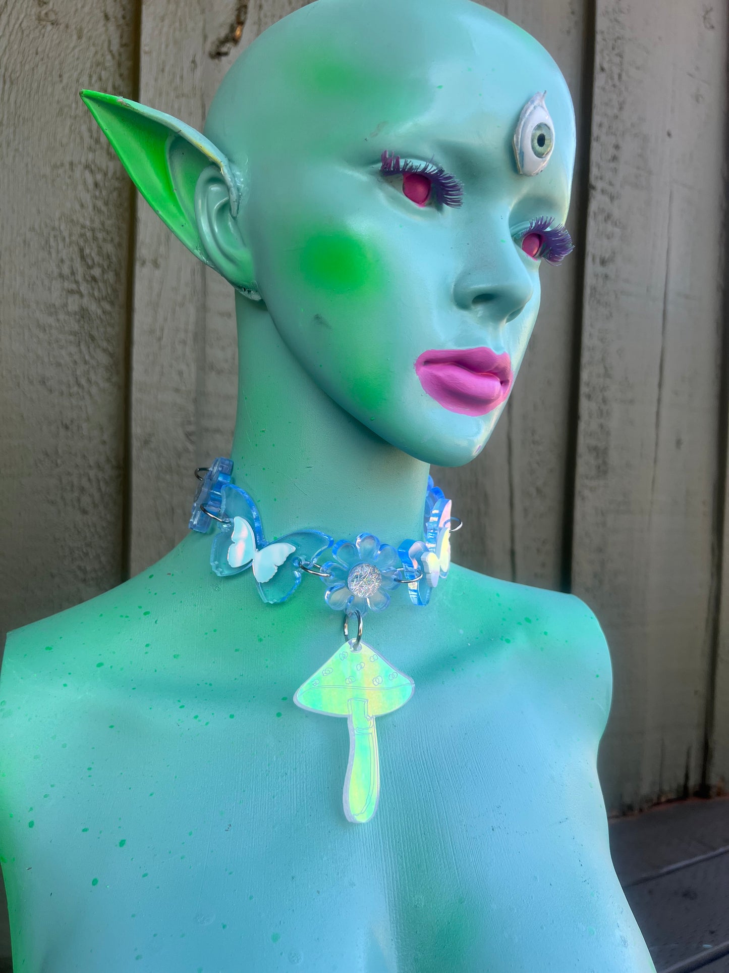 Icy mushroom drip collar 🦋 choker (uv reactive)