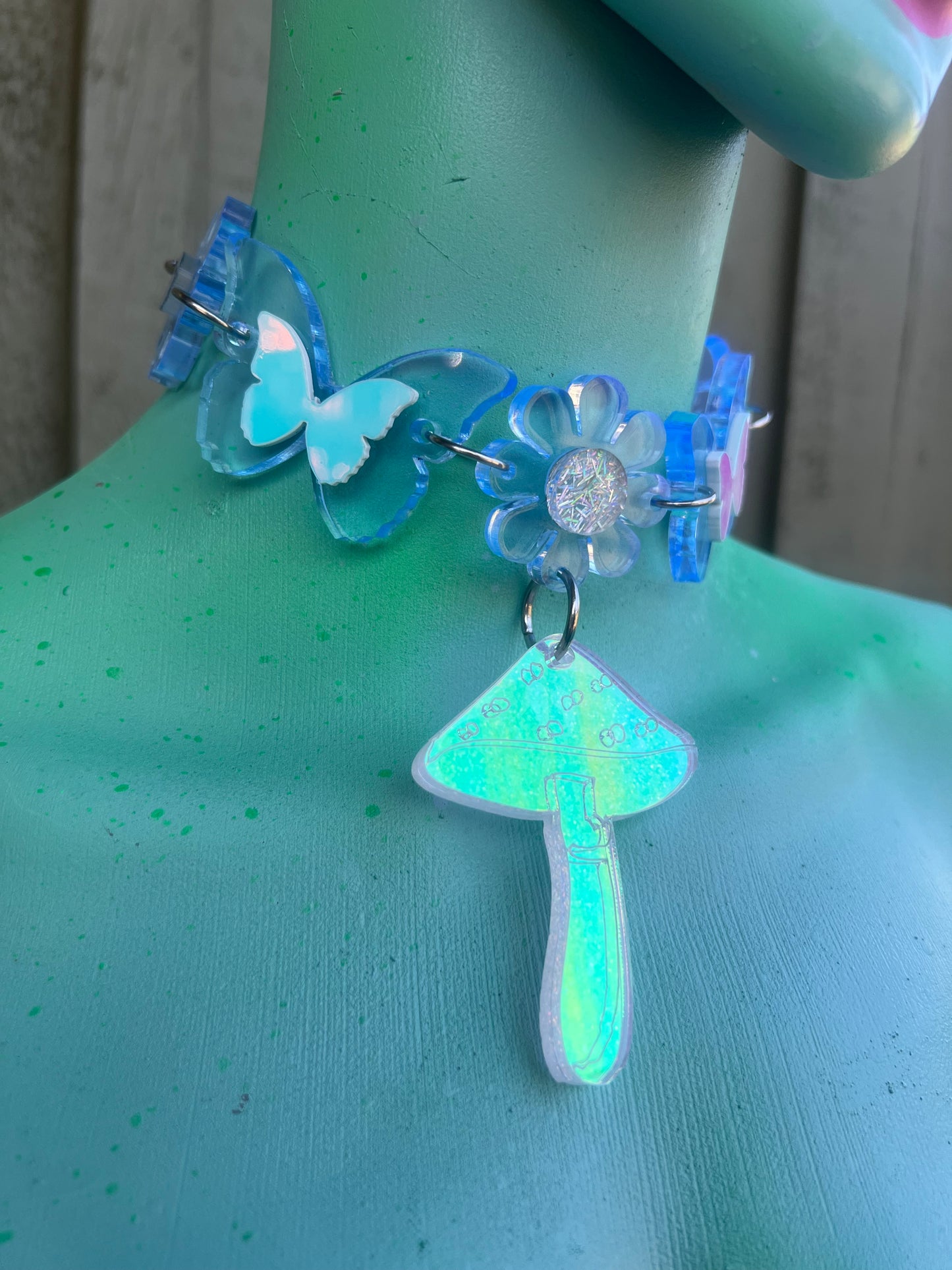 Icy mushroom drip collar 🦋 choker (uv reactive)