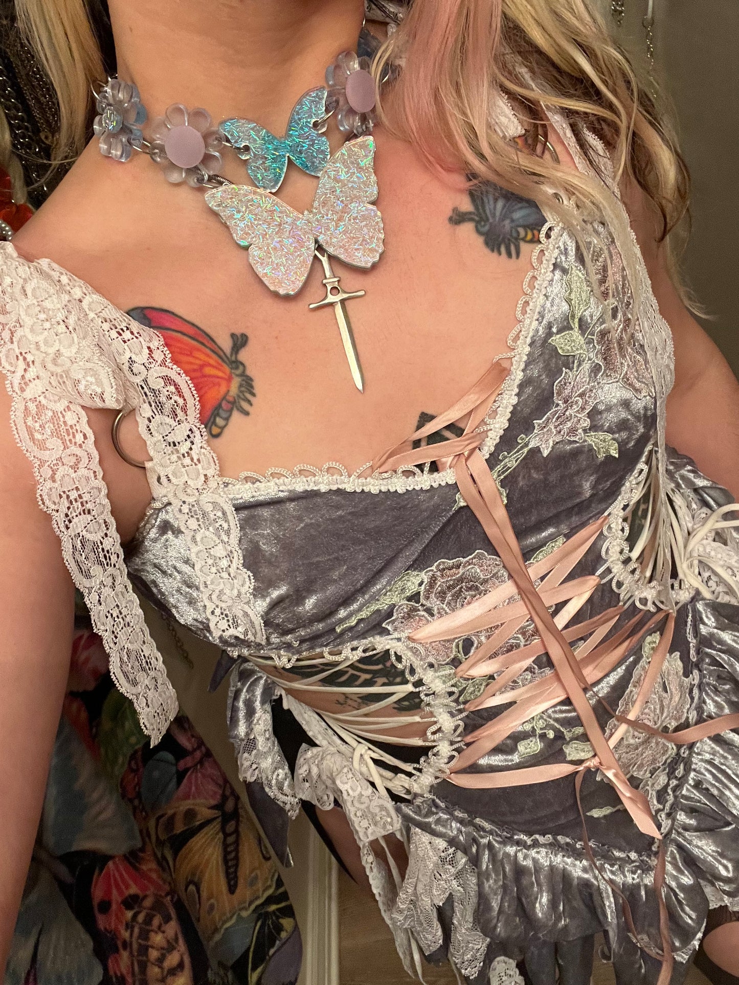 Icy Butterfly dreams collar 🦋 choker (uv reactive)