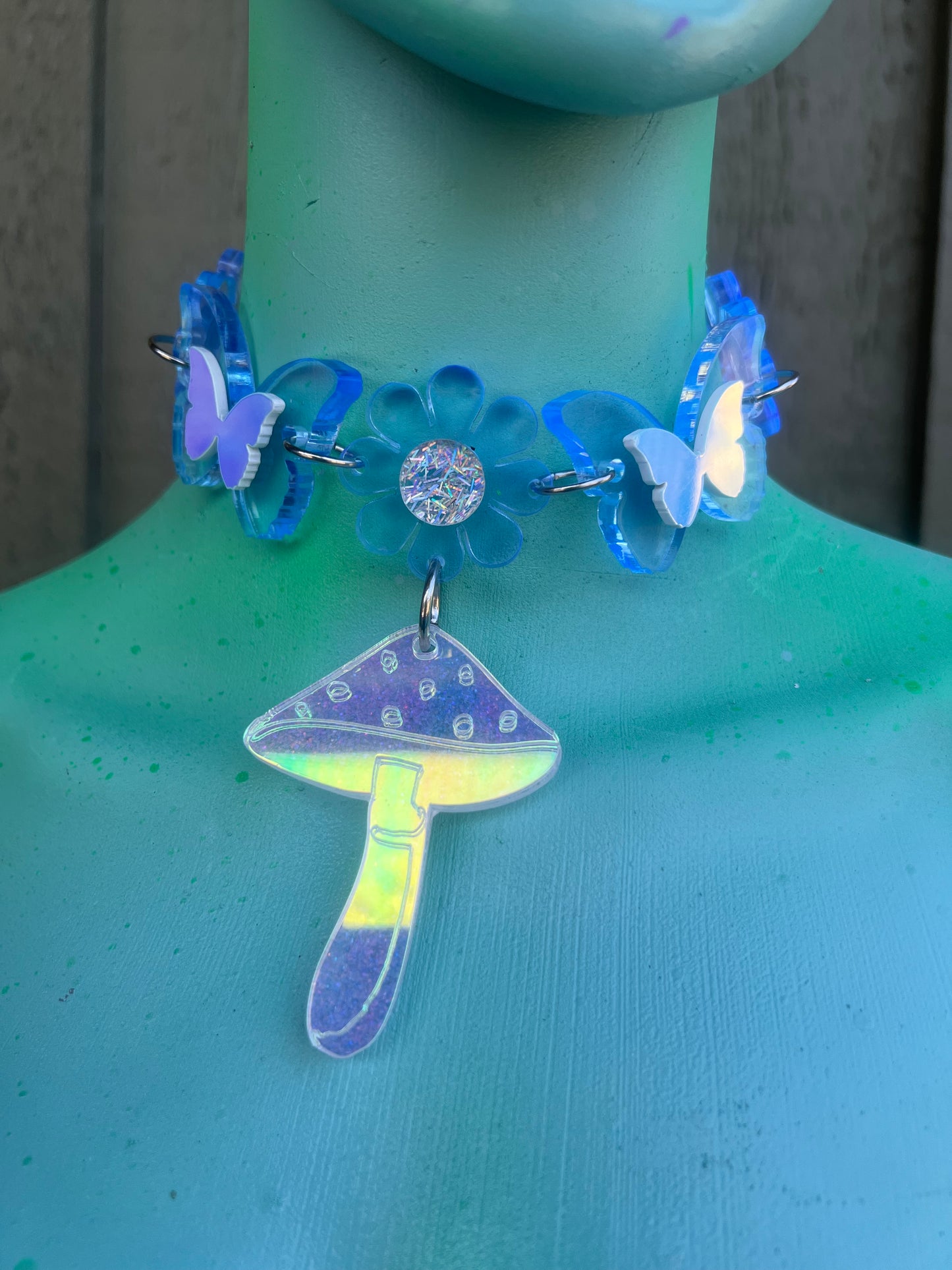Icy mushroom drip collar 🦋 choker (uv reactive)