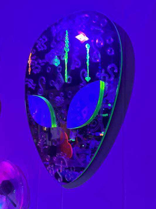 Neon Alien artifact Mirror 👽 UV reactive ⭐️💿⭐️