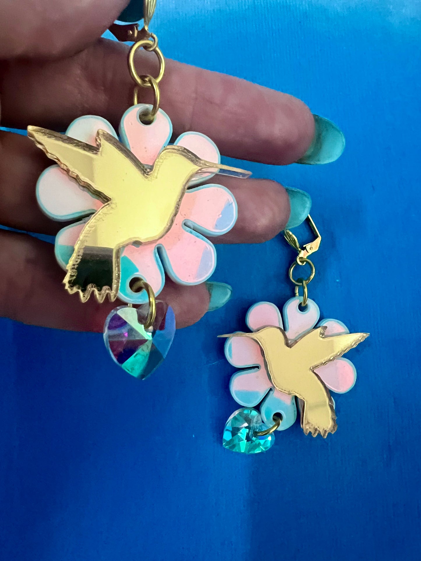 Flower loving 🌸  Hummingbird Earrings (one of a kind) 💜