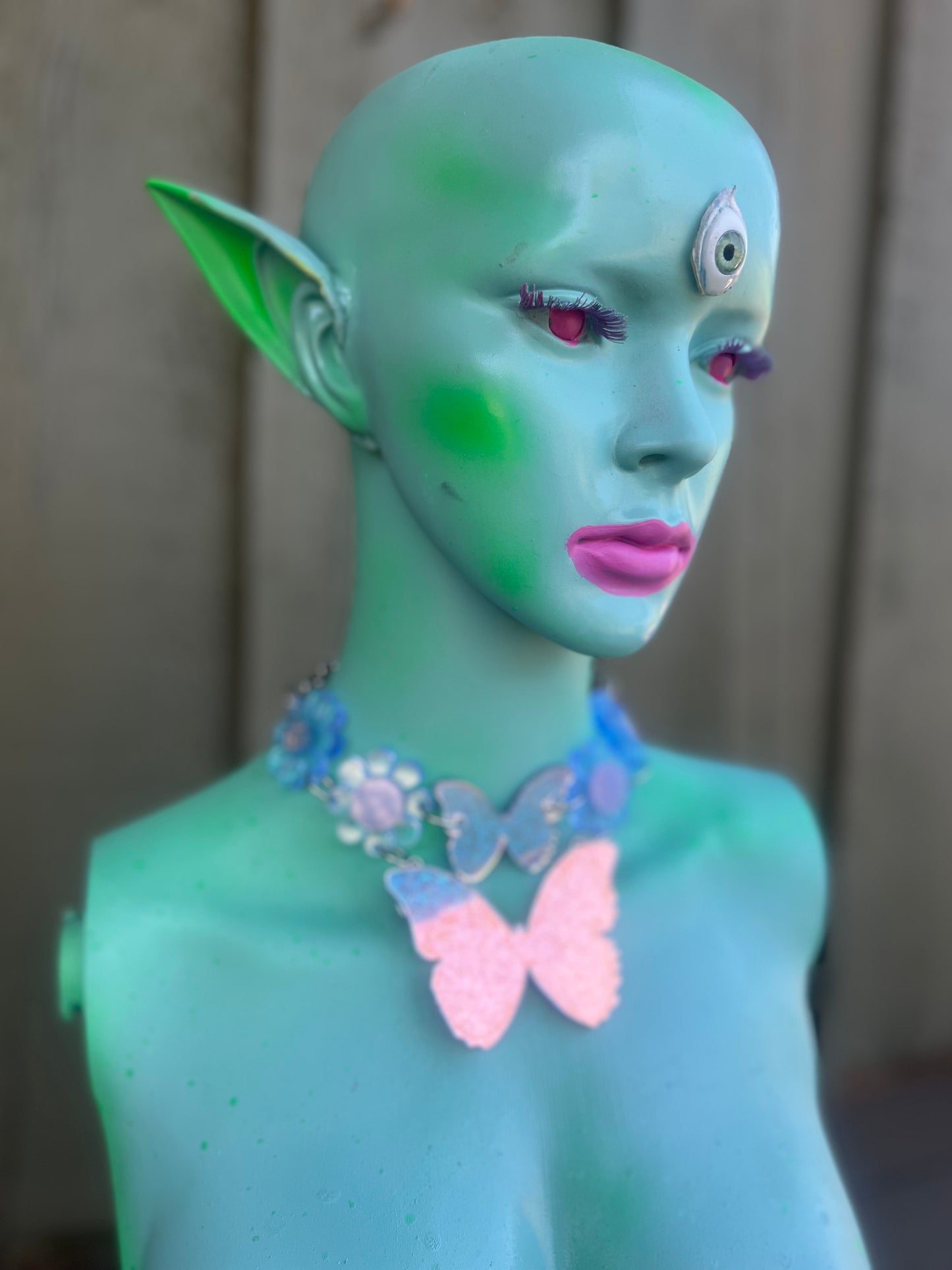 Icy Butterfly dreams collar 🦋 choker (uv reactive)