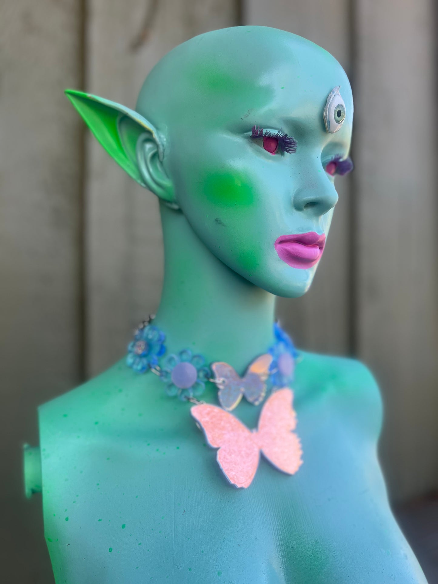 Icy Butterfly dreams collar 🦋 choker (uv reactive)