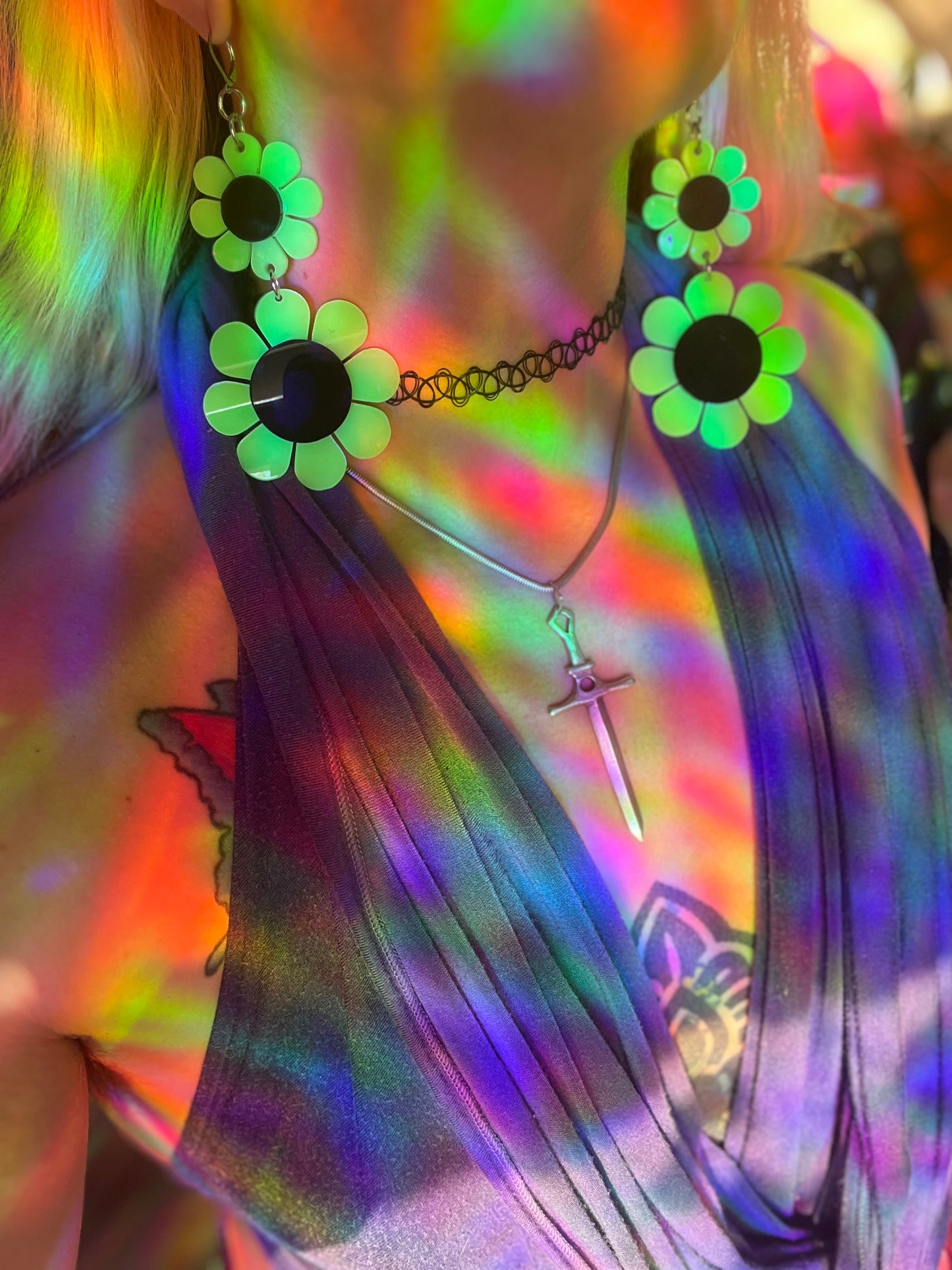 Neon green 💚Flower power drip dangle Earrings 🌸