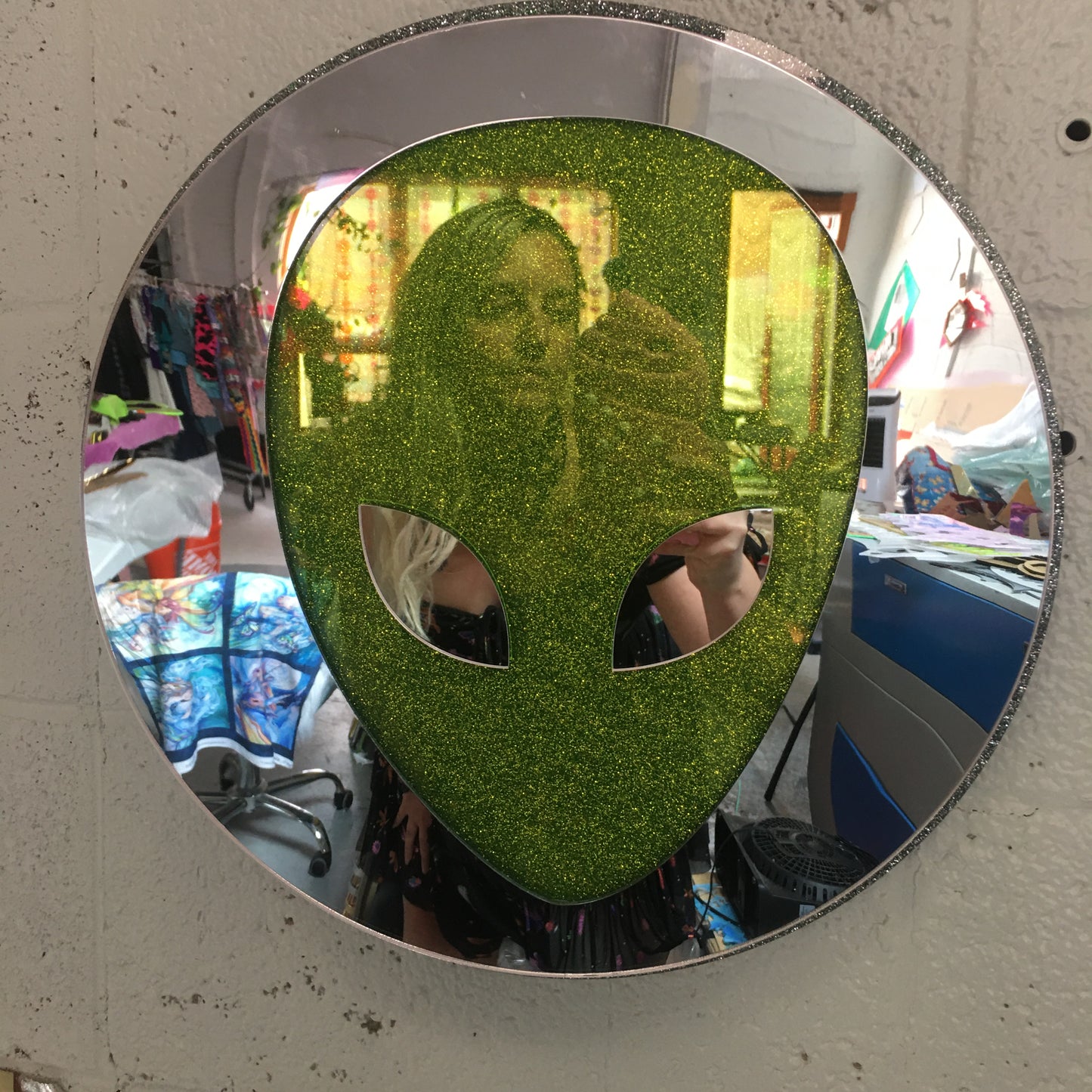 Neon Alien Mirror 👽🐉👽